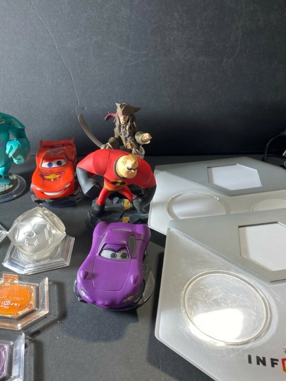 Disney Infinity + 2 Portal Pads + 6 Figures Disney Woody Cars Monsters Pirate